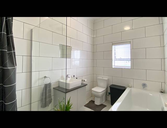 4 BEDROOM HOUSE FOR SALE IN DWARSKERSBOS
